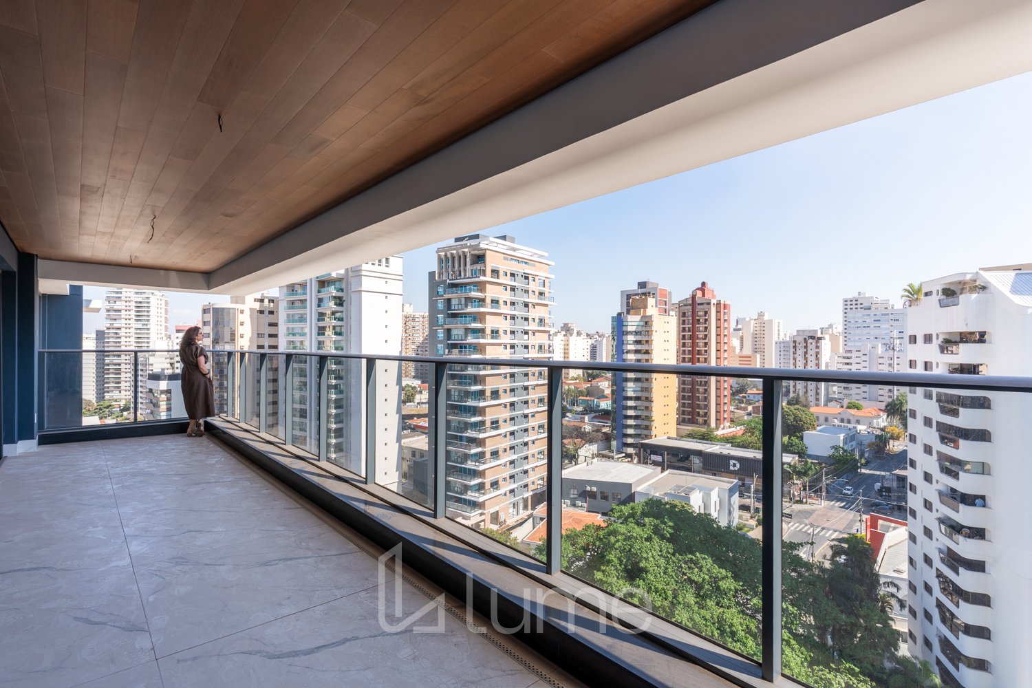 Um andar alto no Signature Plaenge